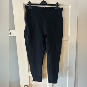 1x SPANX Leggings — Thick, Quality Material